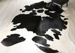 Black And White Cowhide Rug (Size: 260 X 220 CM) CHR2361