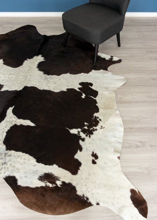 Black And White Cowhide Rug (Size: 240 X 210 CM)