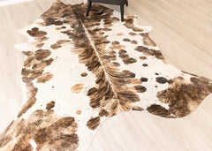 (Rare) Exotic Tricolor Cowhide Rug (Size: 250 X 210 CM) CHR2219