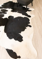 Black And White Cowhide Rug (Size: 260 X 200 CM) CHR2220