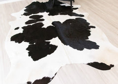 Black And White Cowhide Rug (Size: 260 X 200 CM) CHR2220
