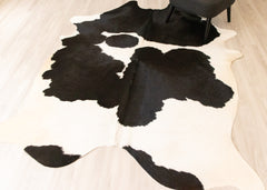 Black And White Cowhide Rug (Size: 240 X 180 CM) CHR2221