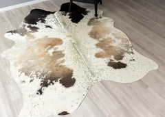 Tri-Color Cowhide Rug (Size: 210 X 170 CM)