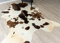 Tri-Color Cowhide Rug (Size: 230 X 200 CM)