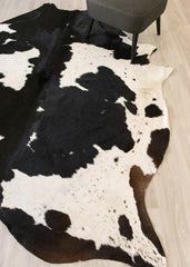 Black And White Cowhide Rug (Size: 250 X 200 CM) CHR2159