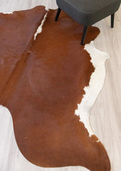 Hereford Brown And White Cowhide Rug (Size: 200 x 180 CM) CHR2122