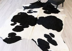 Black And White Cowhide Rug (Size: 270 X 200 CM) CHR2091