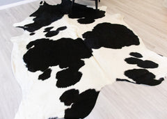 Black And White Cowhide Rug (Size: 270 X 200 CM) CHR2091