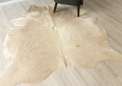 (Rare) Off White Cowhide Rug (Size: 200 X 170 CM) CHR2521