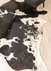 Black And White Cowhide Rug (Size: 260 X 210 CM) CHR2254
