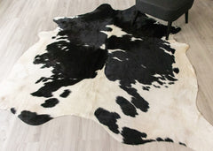 Black And White Cowhide Rug (Size: 210 X 210 CM) CHR1868