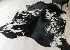Black And White Cowhide Rug (Size: 240 X 200 CM) CHR2301