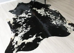 Black And White Cowhide Rug (Size: 240 X 200 CM) CHR2301