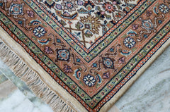 Oriental Agra Hand-Knotted Wool Small Hallway Runner Rug