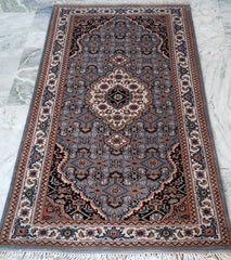 Oriental Agra Hand-Knotted Wool Small Hallway Runner Rug