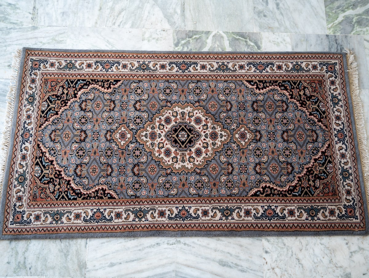 Oriental Agra Hand-Knotted Wool Small Hallway Runner Rug