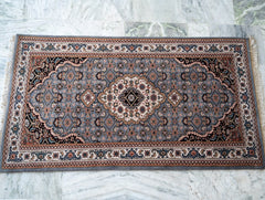 Oriental Agra Hand-Knotted Wool Small Hallway Runner Rug