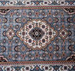 Oriental Agra Hand-Knotted Wool Small Hallway Runner Rug