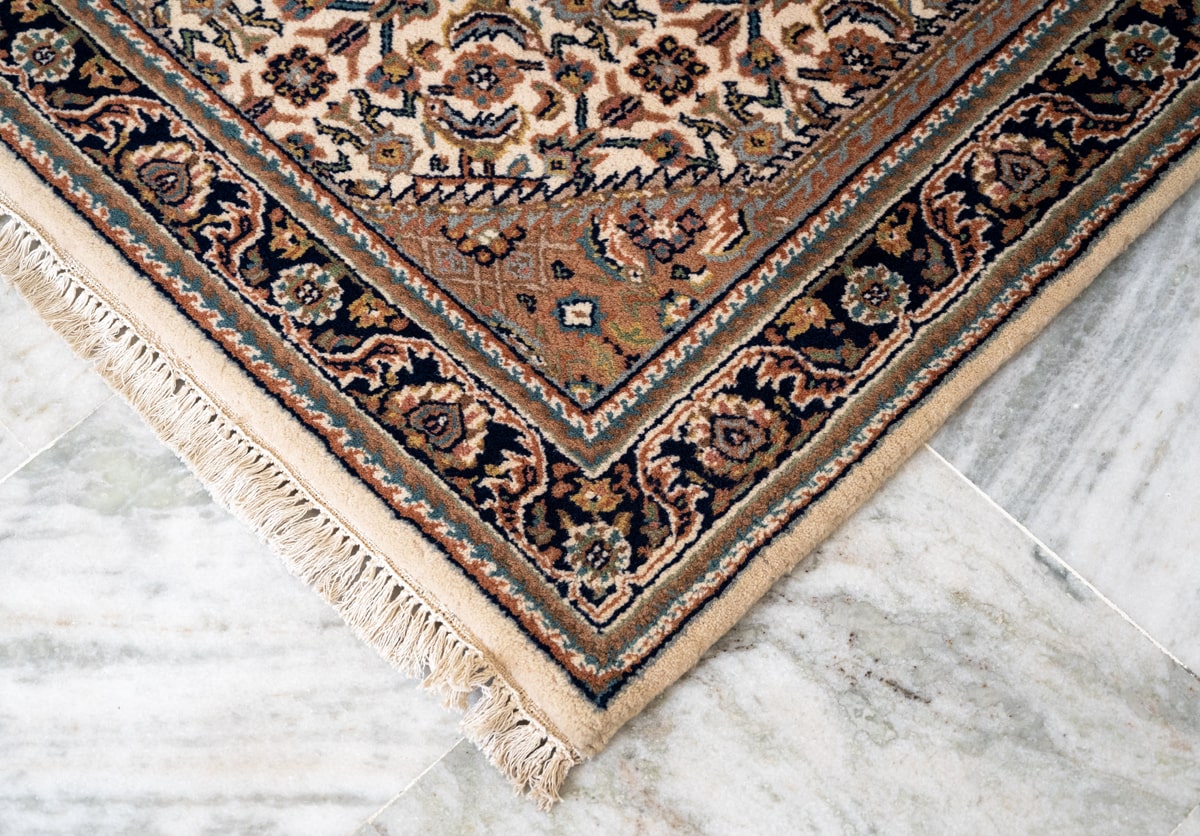 Oriental Agra Hand-Knotted Wool Small Hallway Runner Rug