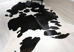 Black And White Cowhide Rug (Size: 260 X 220 CM) CHR2361