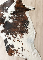 Exotic Tricolor Cowhide Rug (Size: 220 X 200 CM)
