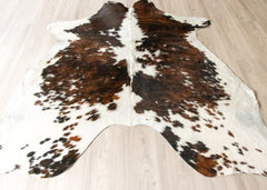 Exotic Tricolor Cowhide Rug (Size: 220 X 200 CM)