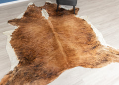 Medium White Spine Belly Brindle Cowhide Rug (Size: 270 x 220 CM)