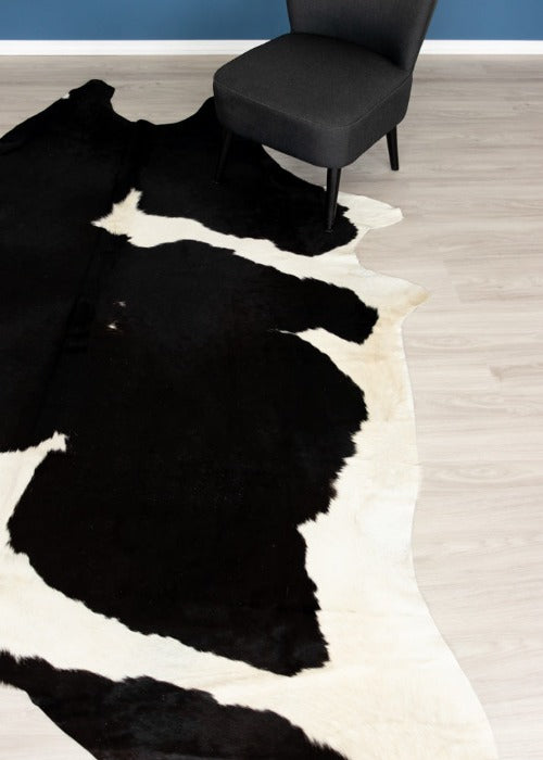 Black And White Cowhide Rug (Size: 270 x 220 CM)