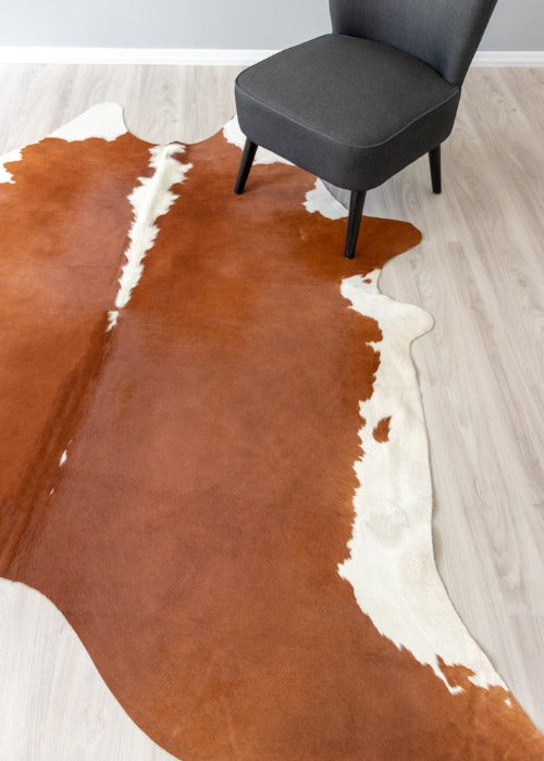 Hereford Brown And White Cowhide Rug (Size: 220 x 230 CM)