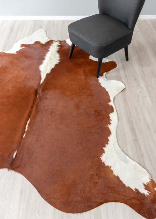 Hereford Brown And White Cowhide Rug (Size: 230 x 220 CM)