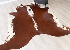 Hereford Brown And White Cowhide Rug (Size: 220 x 220 CM)