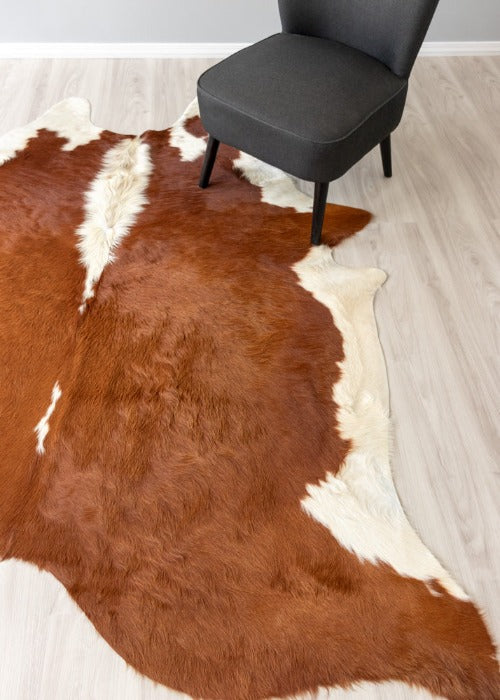 Hereford Brown And White Cowhide Rug (Size: 220 x 210 CM)