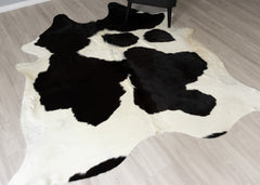 Black And White Cowhide Rug (Size: 200 x 210 CM)