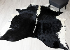 Hereford Black And White Cowhide Rug (Size: 200 x 200 CM)