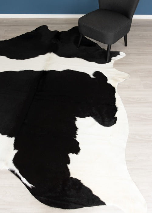 Black And White Cowhide Rug (Size: 260 x 230 CM)