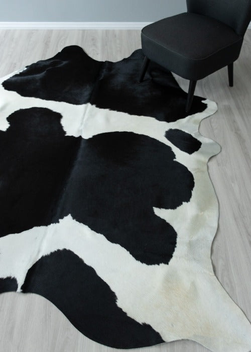 Black And White Cowhide Rug (Size: 240 x 200 CM)
