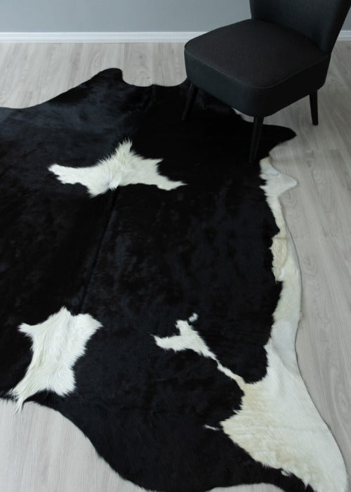 Black And White Cowhide Rug (Size: 230 x 200 CM)