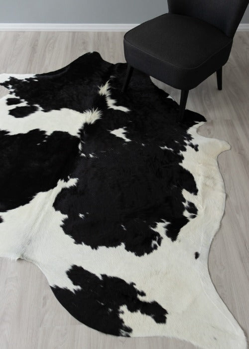 Black And White Cowhide Rug (Size: 210 x 200 CM)