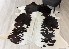 Black And White Cowhide Rug (Size: 210 X 170 CM)