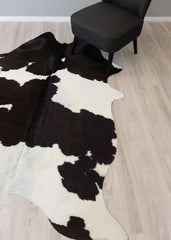 Black And White Cowhide Rug (Size: 210 X 160 CM)