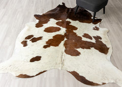 Tri-Color Cowhide Rug (Size: Size: 230 X 190 CM)