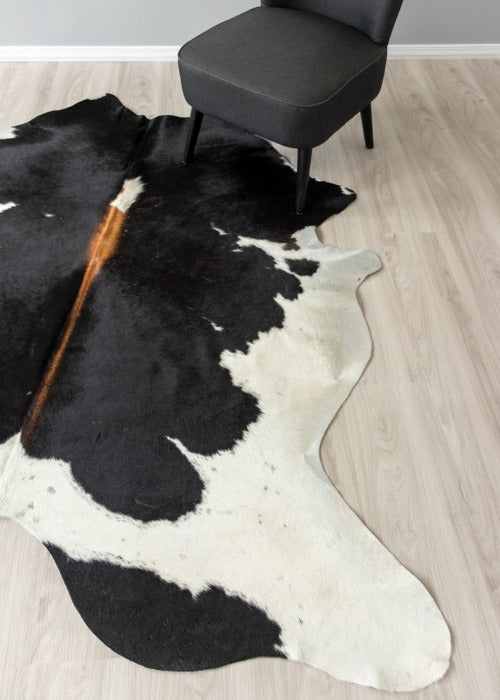 Black And White Cowhide Rug (Size: 220 X 190 CM)