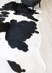 Black And White Cowhide Rug (Size: 260 X 200 CM) CHR2220
