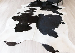 Black And White Cowhide Rug (Size: 260 X 200 CM) CHR2220