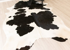 Black And White Cowhide Rug (Size: 260 X 200 CM) CHR2220