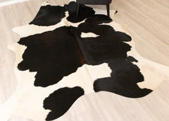 Black And White Cowhide Rug (Size: 230 X 200 CM) CHR2222