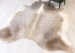 (Rare) Metallic/Rustic Cowhide Rug (Size: 270 X 210 CM) CHR2174