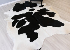 Black And White Cowhide Rug (Size: 240 X 200 CM) CHR2089