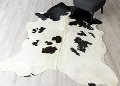 Black And White Cowhide Rug (Size: 220 X 170 CM)