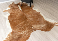 Medium White Spine Belly Brindle Cowhide Rug (Size: 250 X 200 CM)